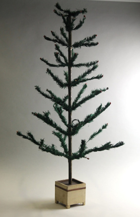 feathered-christmas-tree_leeds-museums-and-galleries_leedm-e-1990-0073
