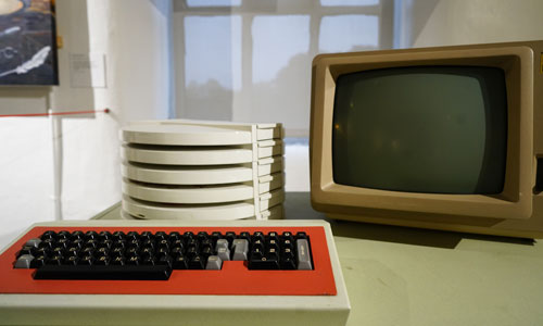 A classic 1980s Systime computer is on display in a museum