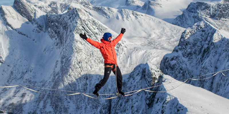 Slackline athlete with the backdrop of mountains