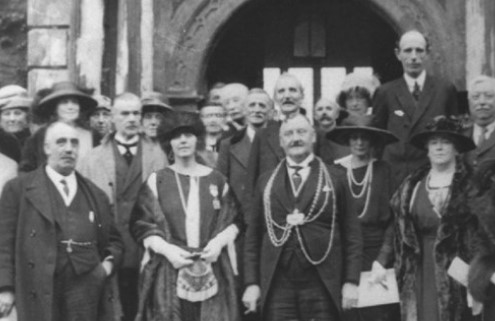 Dignitaries gather for the 1922 ceremony to handover Temple Newsam House to Leeds Corporation.