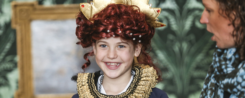A young girl dressed up as Queen Elizabeth I